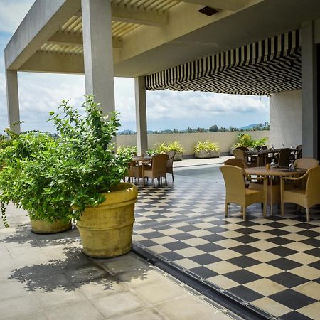 Blue Beach Galle Hotel Exterior photo